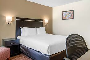 Econo Lodge Inn & Suites