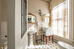 Amethyst Inn at Regents Park