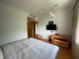 Zhida Craft Service Guest House