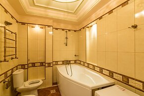 Lakshmi Apartment Great Classic