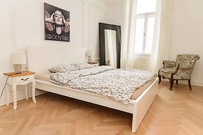 Pelicanstay in Buda Historical District