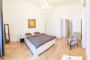 Pelicanstay in Buda Historical District