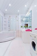 Lakshmi Bol'shaya Sadovya