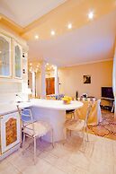 Lakshmi Bol'shaya Sadovya