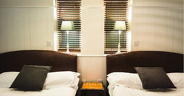 Romneys Apartments and Suites