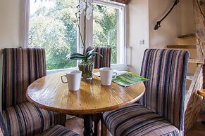 Romneys Apartments and Suites