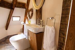 Romneys Apartments and Suites