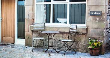 Romneys Apartments and Suites