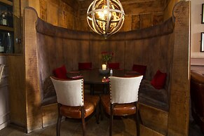 Romneys Apartments and Suites