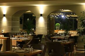 Sun City Apartments & Hotel