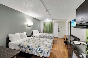 Studio 6 Bryan, TX - University Area