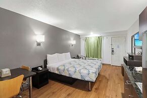 Studio 6 Bryan, TX - University Area