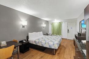 Studio 6 Bryan, TX - University Area