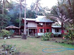 Batuan Hammock Hostel