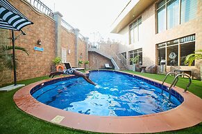 Corinthia Villa Hotel