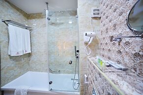 Corinthia Villa Hotel