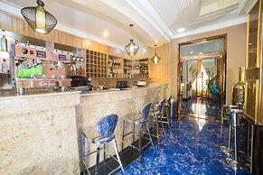 Corinthia Villa Hotel