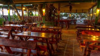 Paso Del Alaska Resort