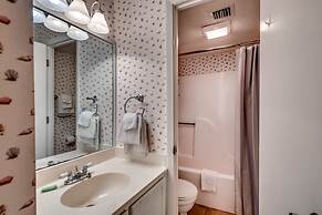 Crescent Sands on Crescent Beach by Condo-World