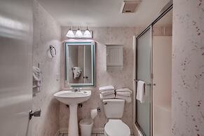 Crescent Sands on Crescent Beach by Condo-World