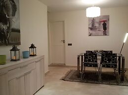 Spacious Apartment Downtown