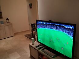 Spacious Apartment Downtown