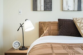 QuickStay - Premium 2bdrm Downtown Condo