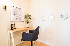 QuickStay - Premium 2bdrm Downtown Condo
