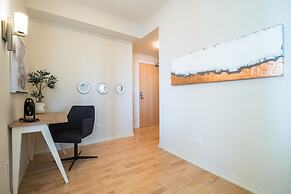 QuickStay - Premium 2bdrm Downtown Condo