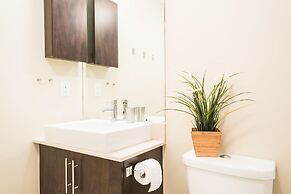 QuickStay - Premium 2bdrm Downtown Condo