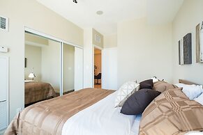 QuickStay - Premium 2bdrm Downtown Condo