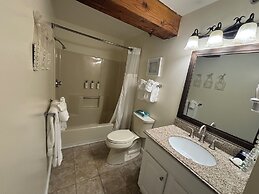 Elmwood Resort Hotel