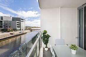 Accommodate Canberra - Lakefront