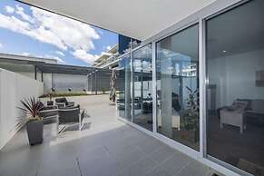 Accommodate Canberra - Lakefront