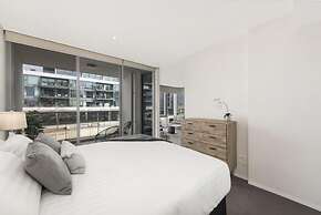 Accommodate Canberra - Lakefront