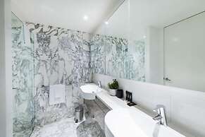 Accommodate Canberra - Lakefront