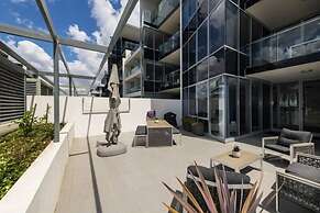 Accommodate Canberra - Lakefront