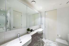 Accommodate Canberra - Lakefront