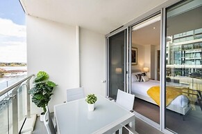 Accommodate Canberra - Lakefront