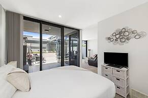 Accommodate Canberra - Lakefront