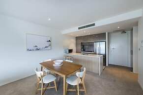 Accommodate Canberra - Lakefront