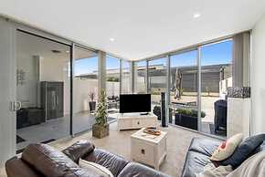 Accommodate Canberra - Lakefront