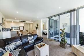 Accommodate Canberra - Lakefront