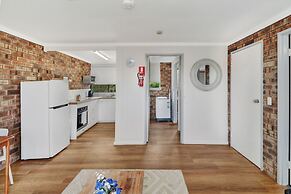 Kellraine Holiday Units