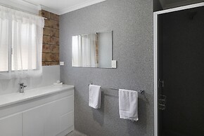 Kellraine Holiday Units