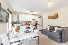 Greyhound Road Rooms