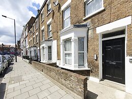 Greyhound Road Rooms