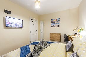 Greyhound Road Rooms