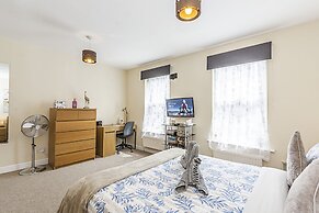 Greyhound Road Rooms