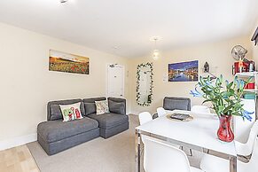 Greyhound Road Rooms